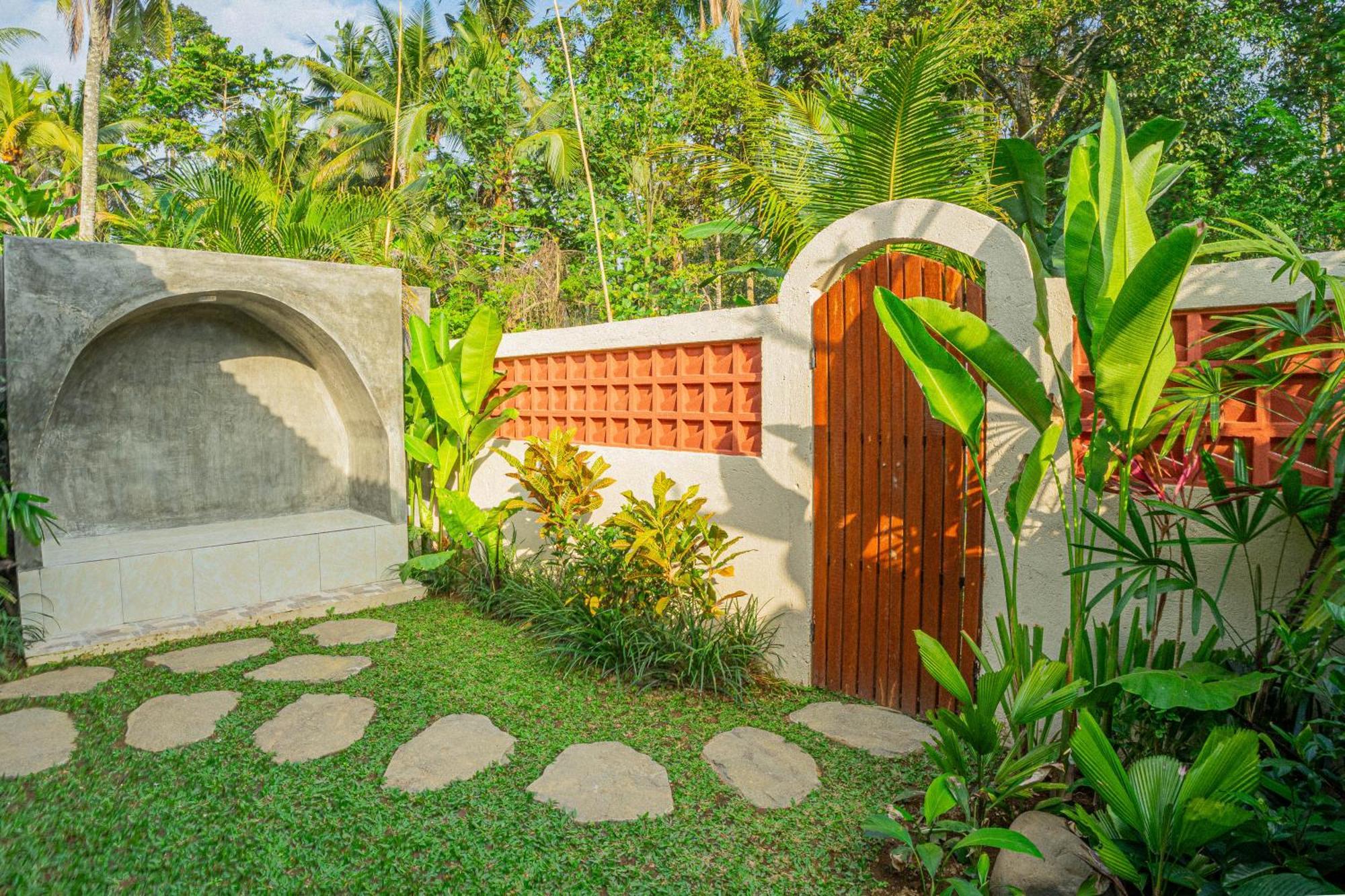 Hotel Puri Kurnia Ayu Ubud Exterior foto